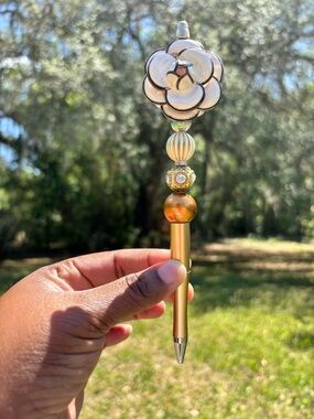 Handcrafted Beaded Floral Top Pen in Gold and Cream